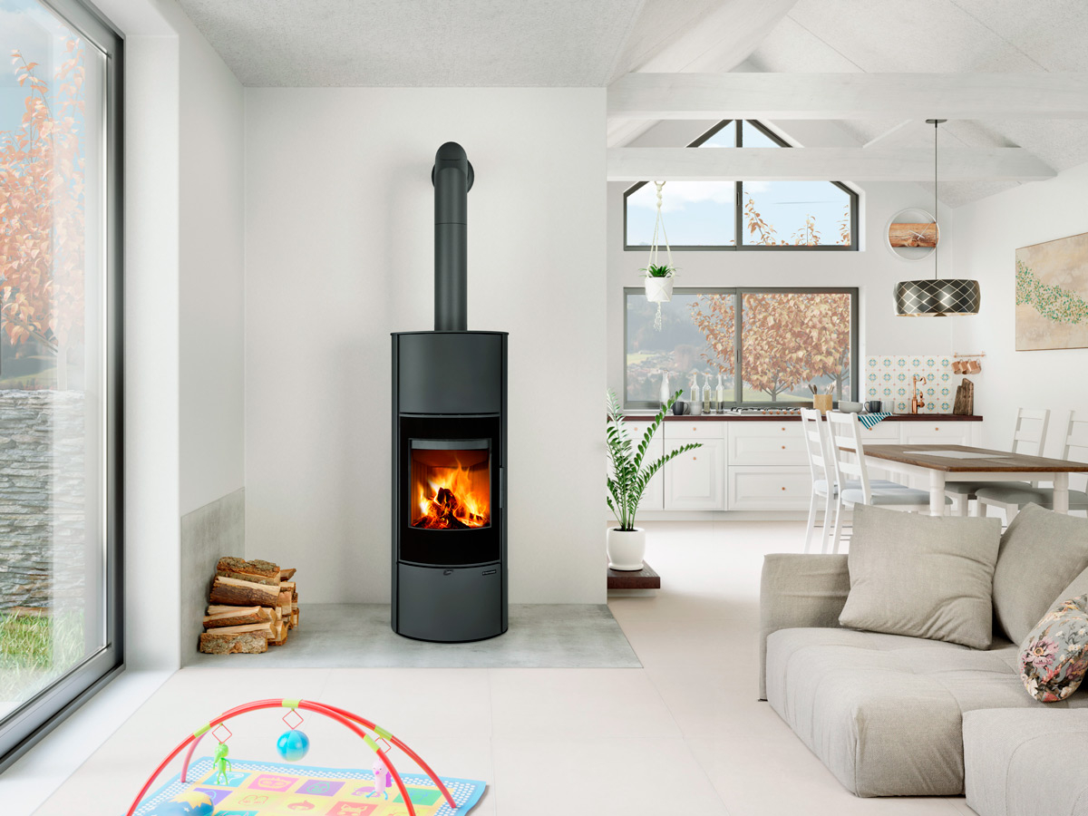 Piec kominkowy Romotop Laredo H metal w salonie